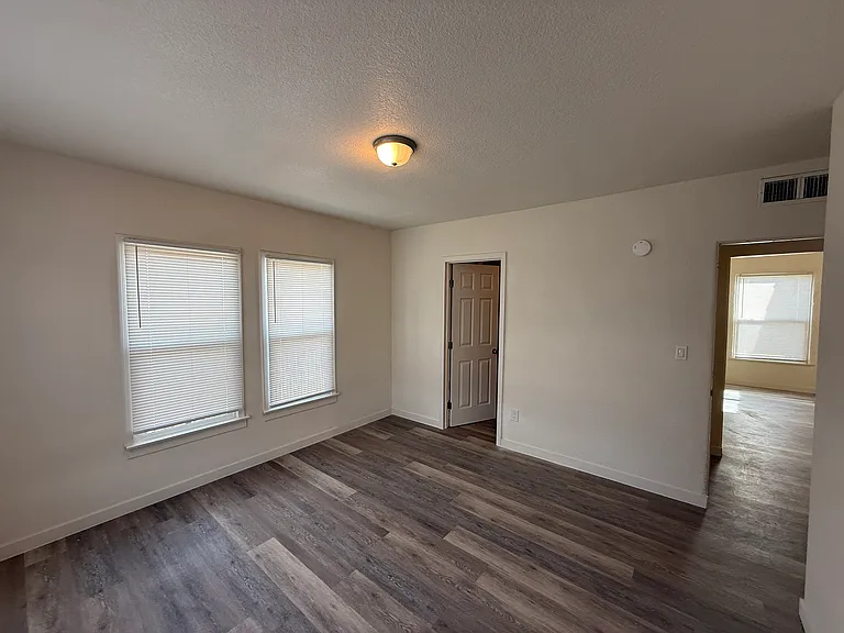 1434 W Euclid Ave — Photo 11