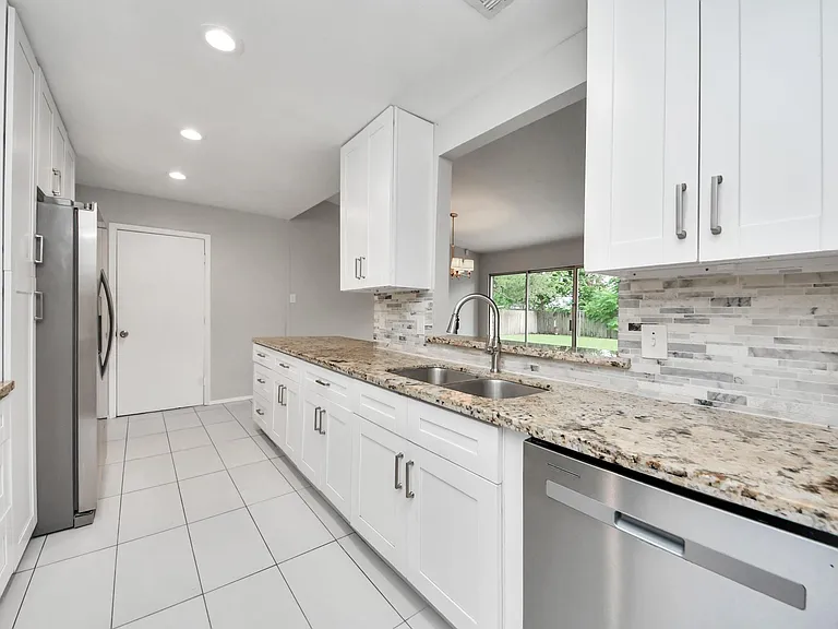 5602 Dryad Dr — Photo 9