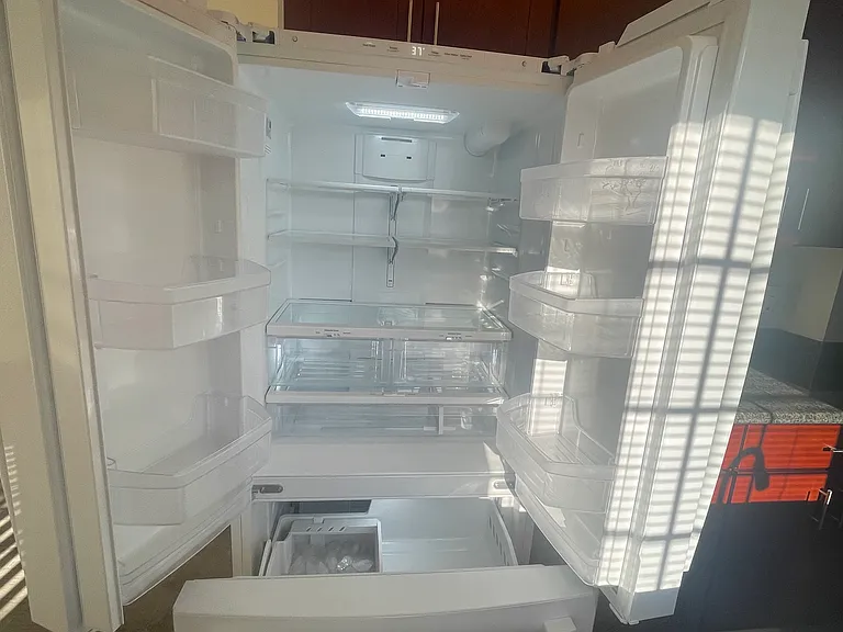 GE French Door Refrigerator with Bottom Freezer and Internal Filtered Water Dispenser