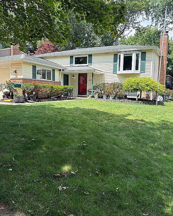 1st image of 525 Langfield St