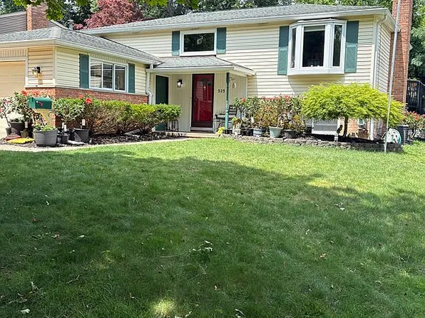 525 Langfield St, Northville, MI 48167