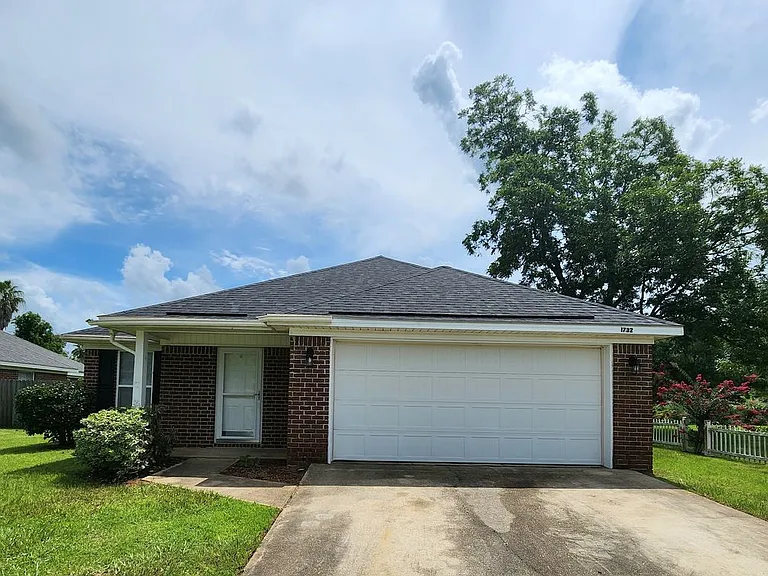 1732 Abbey Loop — Photo 1