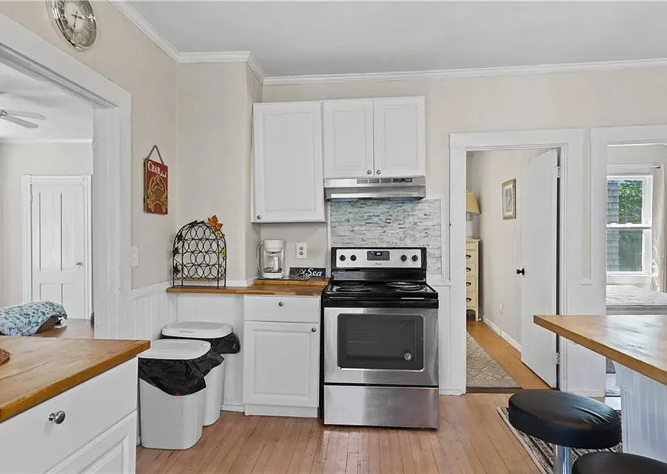 16 Dean Ave #2