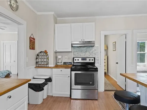 16 Dean Ave, Newport, RI