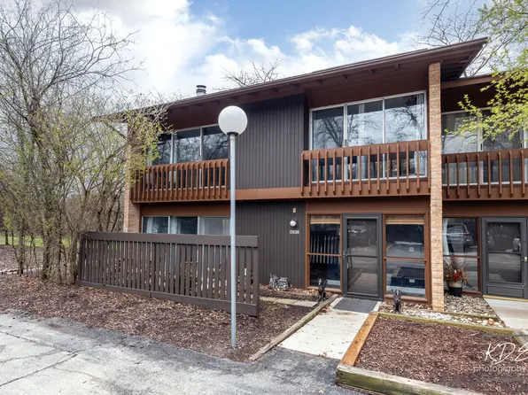 5938 Greenview Rd, Lisle, IL 60532
