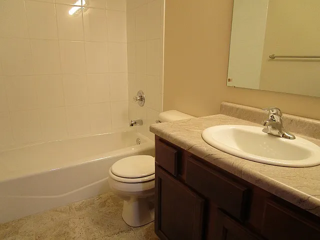 White Bear Manor Apts. — Photo 2