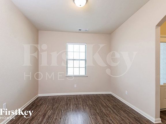 4th image of 1541 Park Trails Blvd