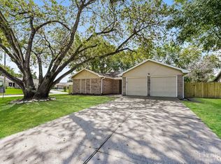 333 Windward Dr, League City, TX 77573