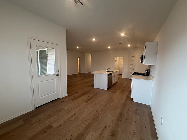 2100 W 30th Ave — Photo 5