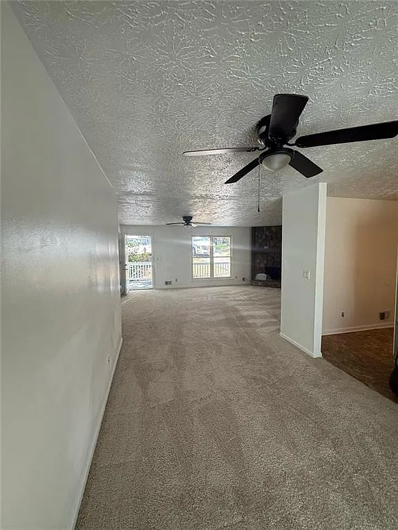 3 bed, 2.0 bath, 2668 sqft, $2,350 — Photo 4