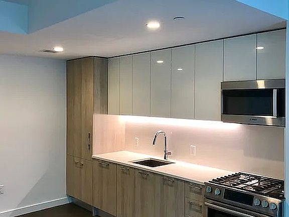 4th image of 131-05 40th Rd #16S