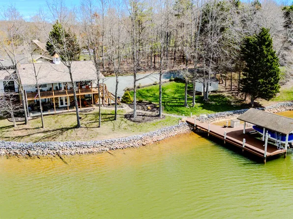 1520 Gowen Ln, Huddleston, VA 24104