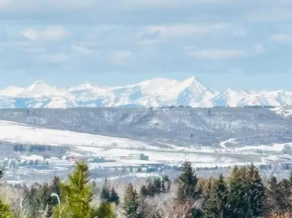 44 S Edgemont Estates Rd NW, Calgary, AB T3A 2M5