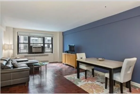 Rented by Avenue Real Estate | media 10