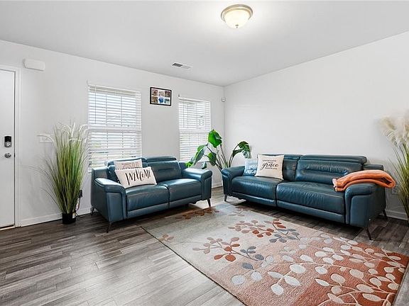 5th image of 208 Coventry Ct