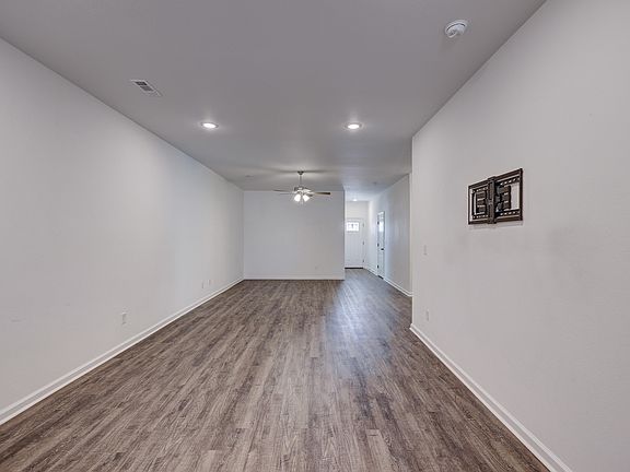 4th image of 745 Short Leaf Ln