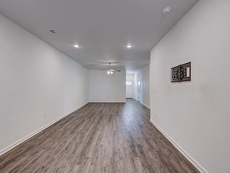 745 Short Leaf Ln — Photo 4