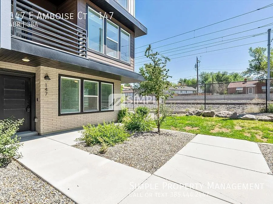 Gorgeous 4-BD Townhome at Princeton Terrace in Sandy! — Photo 3