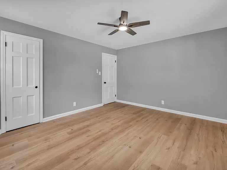4168 Eastway Rd — Photo 3
