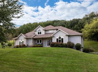 W5664 Stone Hill ROAD N N, La Crosse, WI 54601