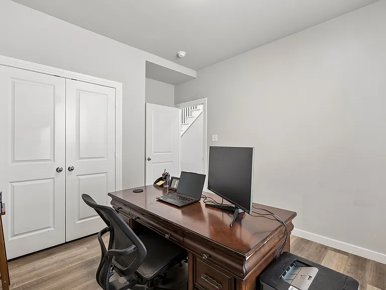 2321 Green River Rd — Photo 14