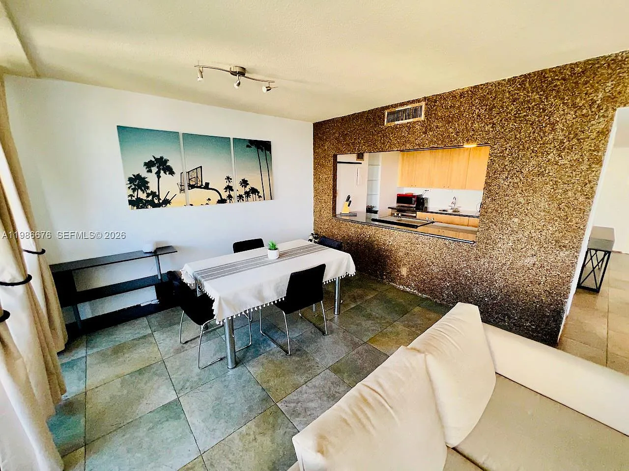 King Cole Condo — Photo 4