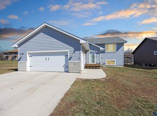 120 Lynx St, Valley Springs, SD 57068