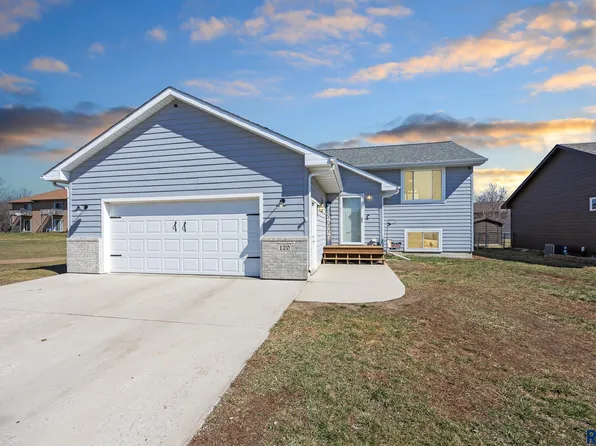 120 Lynx St, Valley Springs, SD 57068