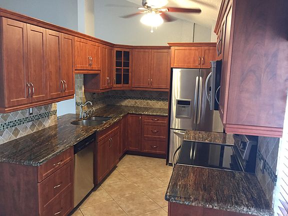 3rd image of 2021 Maplewood Dr