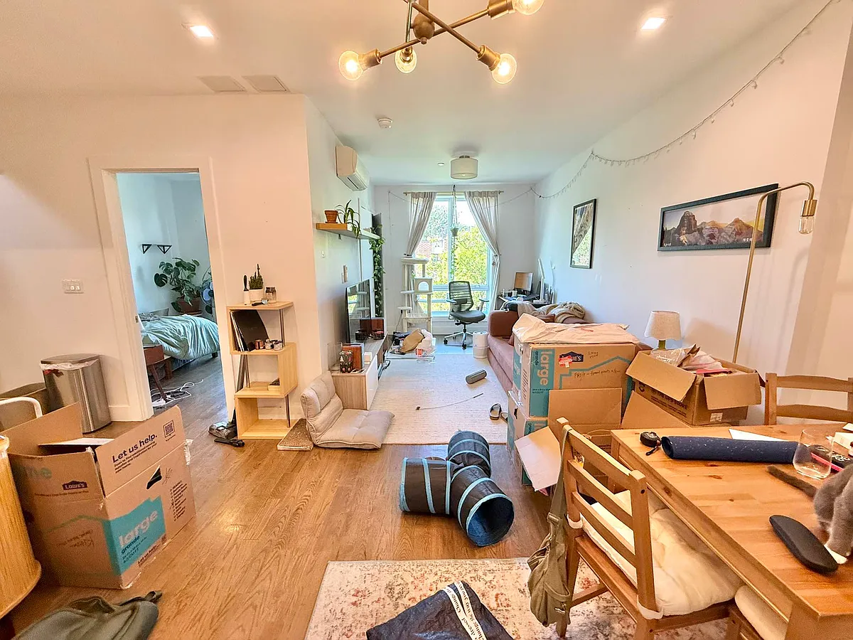 Building Photo - 424 Gates Ave #4A
