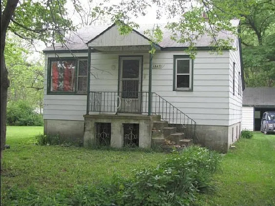 15470 Clyde Ave photo 1