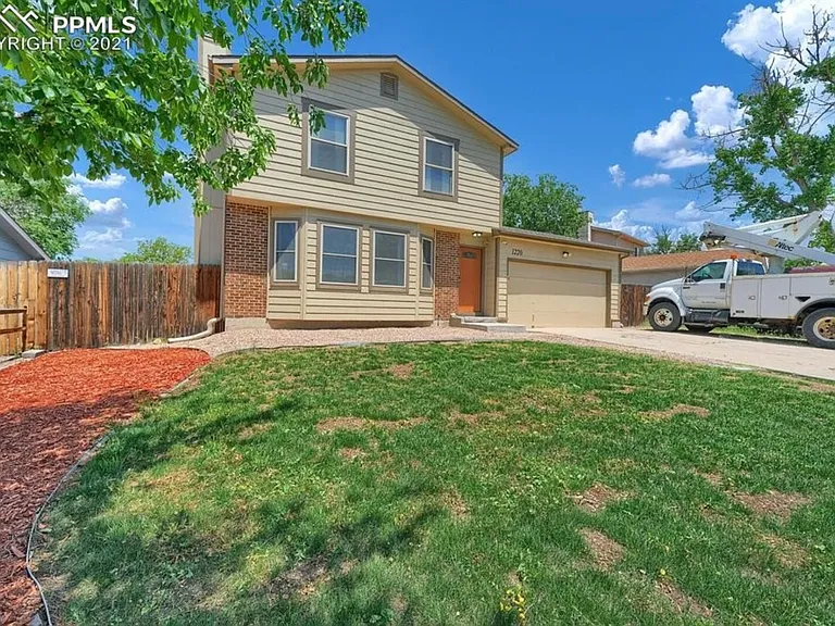 1220 Irving Ln — Photo 1