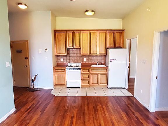 3rd image of 688 Union St #3B