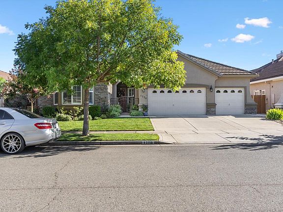 2nd image of 1720 Rio Vista Way