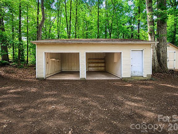 3rd image of 103 Thunder Rd