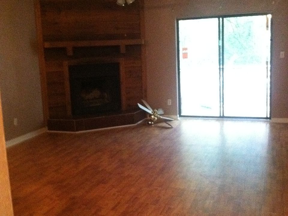 2nd image of 2324 Sylvan Ct