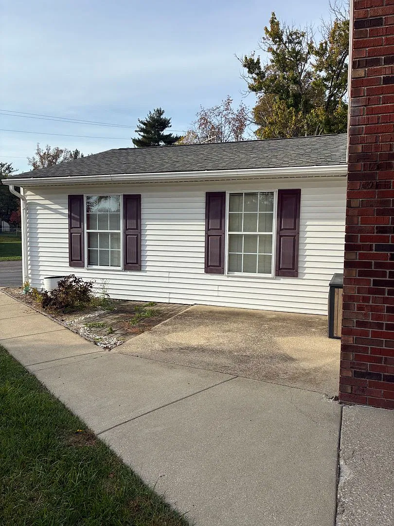3 Bedroom 1.5 Bath Home — Photo 3