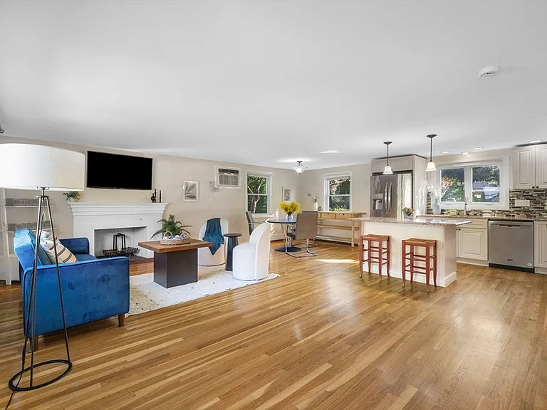 221 Totten Pond Rd — Photo 5