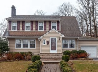 7 Oakridge Rd, Verona, NJ 07044