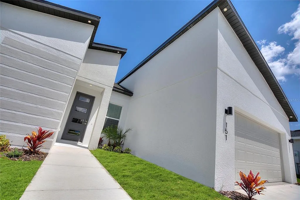 4 bed, 2.0 bath, 1670 sqft, $2,095 — Photo 3