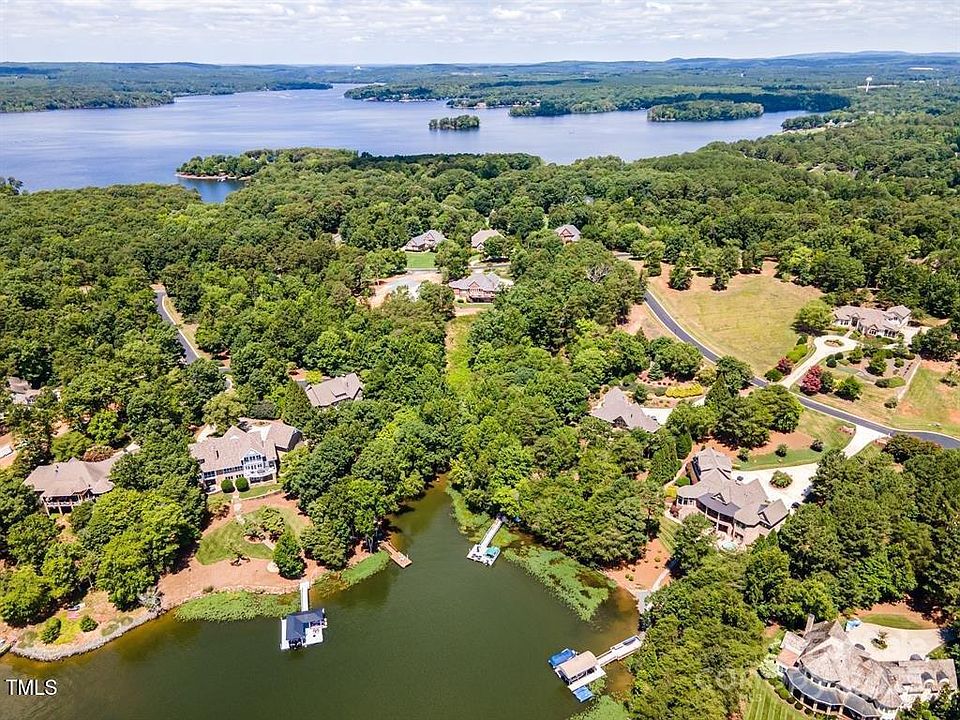 1st image of 126 Moss Bank Ct #116