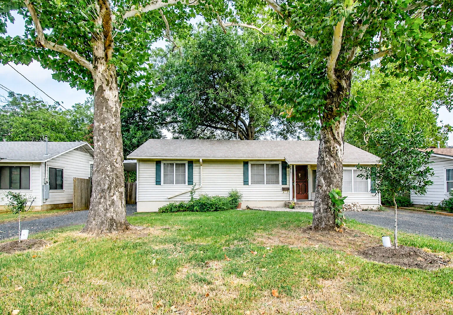 3 bed, 2.0 bath, 1286 sqft, $2,250 — Photo 1