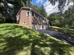 25 Hawthorne Rd, Reading, PA 19609
