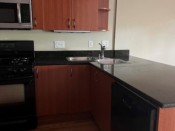 5th image of 1711 W Jarvis Ave #P-11
