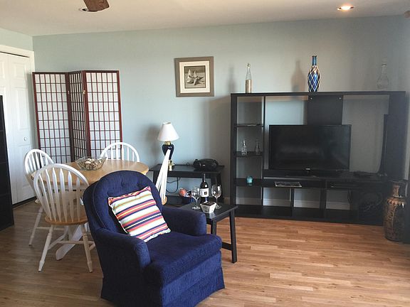4th image of 39 W Grand Ave APT 440