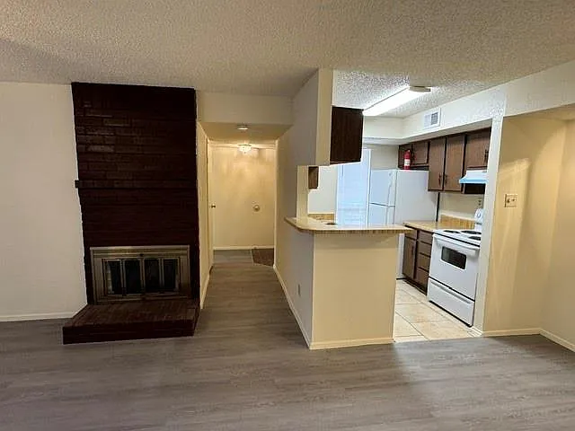 2 bed, 2.0 bath, 1050 sqft, $1,150 — Photo 4