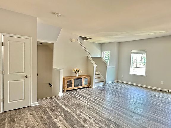 3rd image of 361 Latrobe Dr