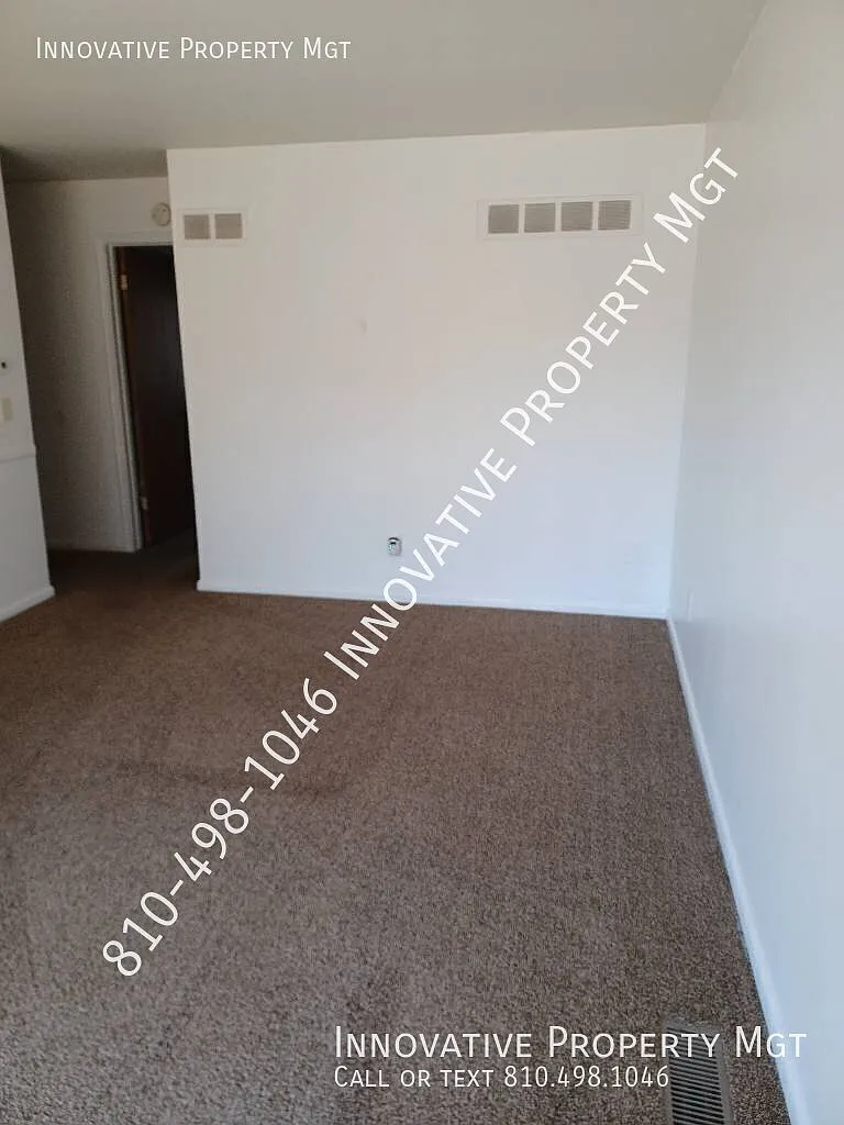 Great quiet spacious unit - with backyard Deck! — Photo 4
