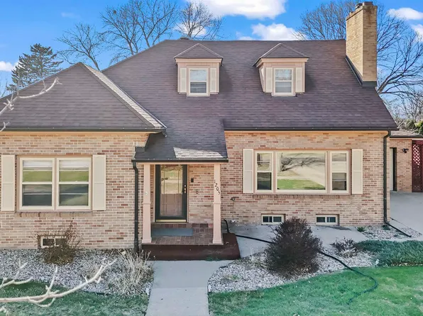 1205 Douglas Ave, Yankton, SD 57078