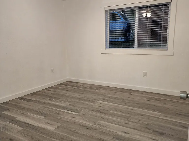 979 Plymouth Dr NE — Photo 22